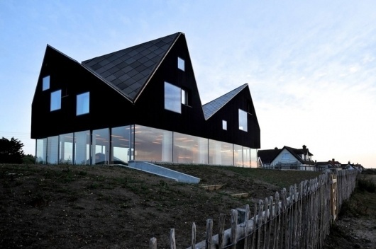 dh_171011_02 » CONTEMPORIST #form #modern #black #glass #architecture #vernacular