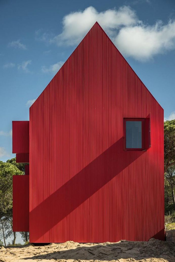 This Minimalist Red House Complements the Landscape as a ‘Overwhelmingly Visible’ Structure