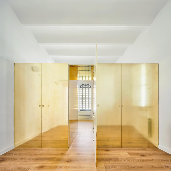 The Magic Box Apartment by Raúl Sánchez Architects