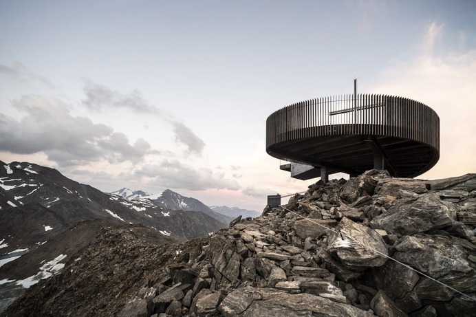 Viewing Platform Ötzi Peak 3251m: Reaching the Pea