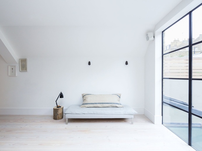 Family room. Fulham House by Daniel Lee. #familyroom #minimal