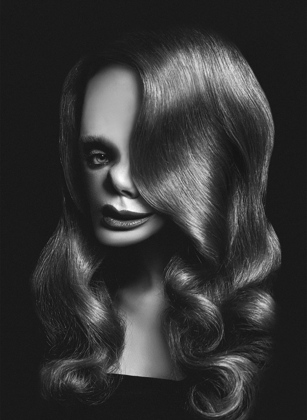 Flora Borsi | PICDIT