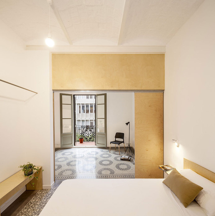 Apartment Eixample renovated by the Spanish architect Adrian Elizalde - HomeWorldDesign (4) #interior #design #eixample #barcelona #apartment