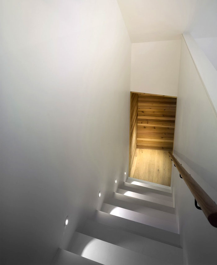 Contemporary Read on Traditional Barn House - InteriorZine