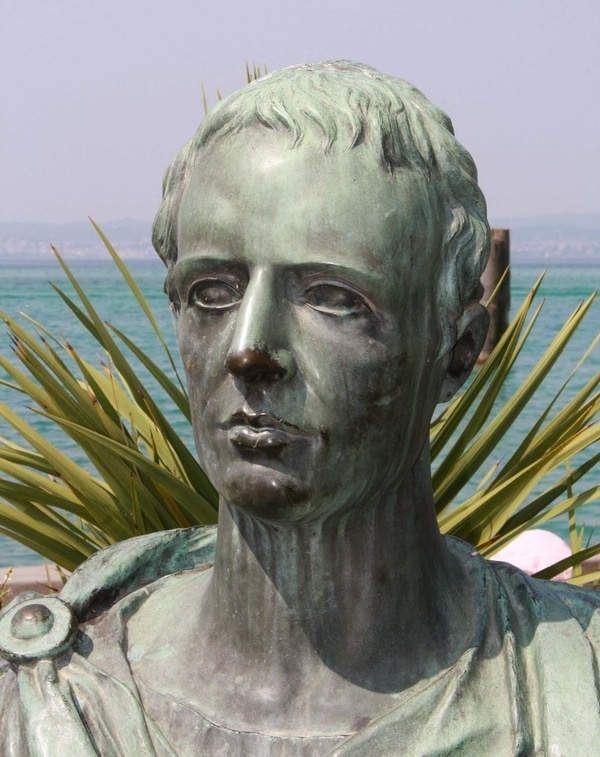 Profe de Letras: octubre 2013 #statue #sirmione #catull