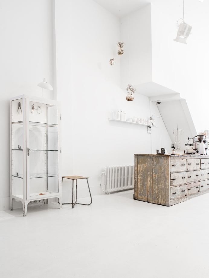White shop. Photo by Sonja Velda Fotografie. #interiordesign #minimalist #sonjaveldafotografie #shop