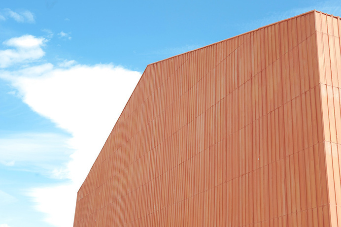 studio zero85 home studio for an artist designboom #terra #cotta