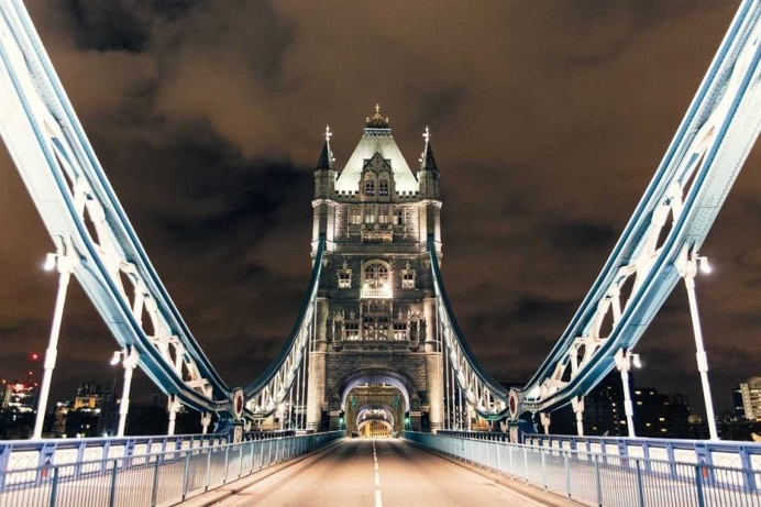 Desert in The City: Long Exposure Night Photography by Genaro Bardy