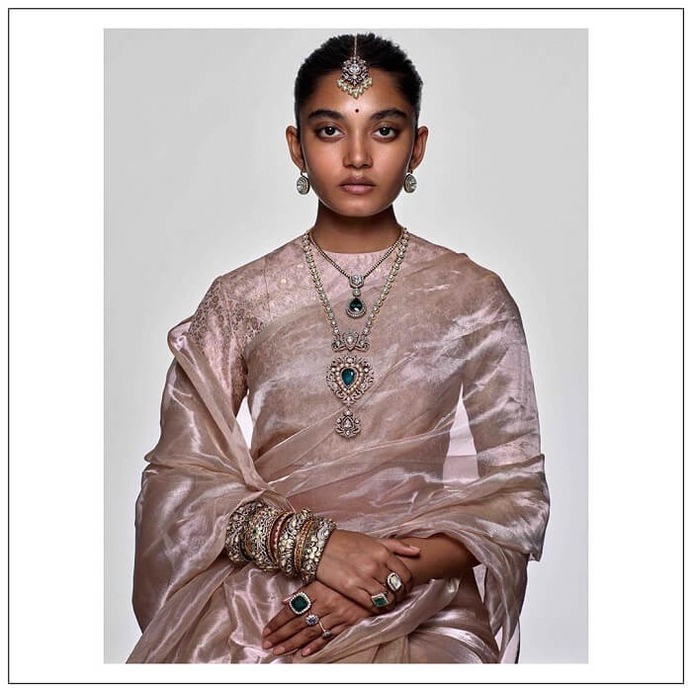 heart-shaped-pendant-sabyasachi-heritage-jewelery