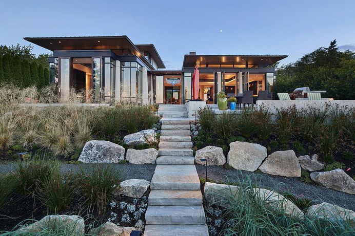 Point Monroe House / BC& J Architecture
