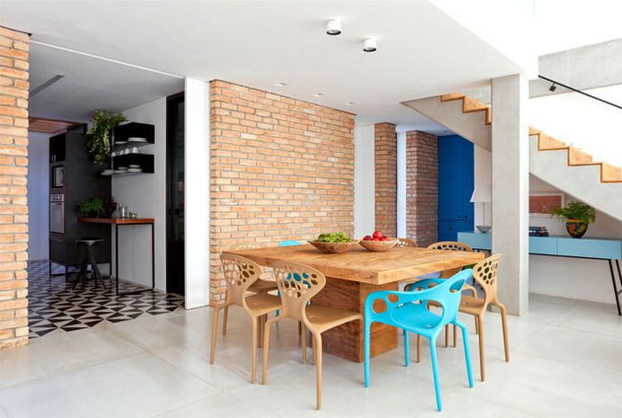 Colorful Brazilian Home Inspired by Ethnic Decor Styles - InteriorZine #architecture #house #home #decor #interior