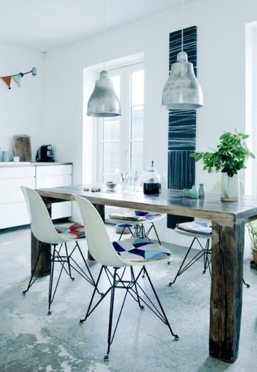 La maison d'Anna G.: Pour commencer... #interior #molded #modern #design #furniture #architecture #plastic #eames