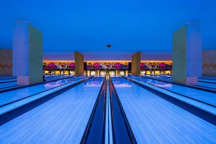 Bowling Alleys: The Vintage Beauty and Aesthetic of Germany's Kegelbahnen by Robert Goetzfried