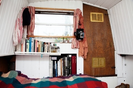 » Retts Wood in her houseboat in London ~ Blog #inteerior