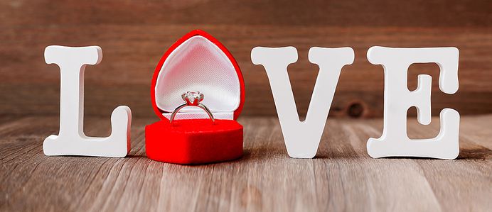 There are so many beautiful designes of the rings – with stunning diamonds, vintage inspired or fantastic art-deco engagement rings. Are you ready to make the perfect choice and find your own breathtaking ring?