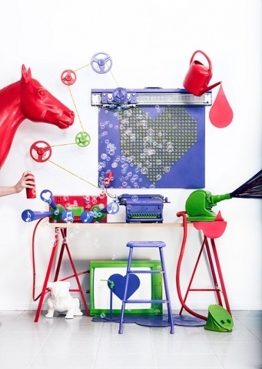 Malmöfestivalen 2009 Image photo | Flickr - Photo Sharing! #malmfestivalen #red #installation #design #graphic #photgraphy #snask #identity #stilleben #art #purple #typography