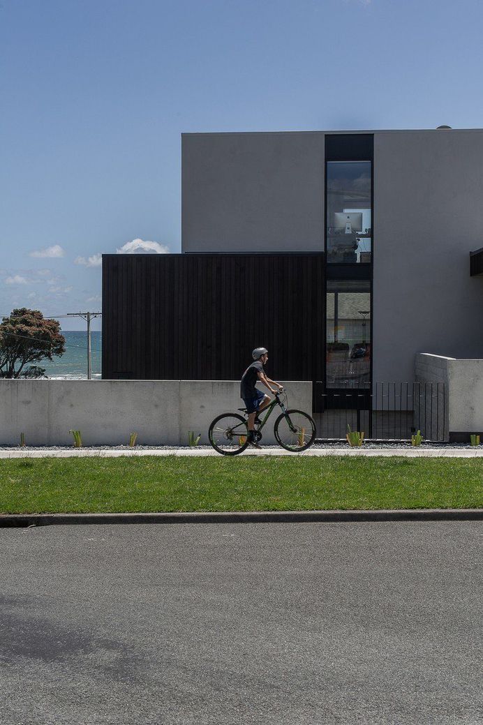 Minimalist Beachside House Featuring a Contemporary Clean Line Aesthetic 1