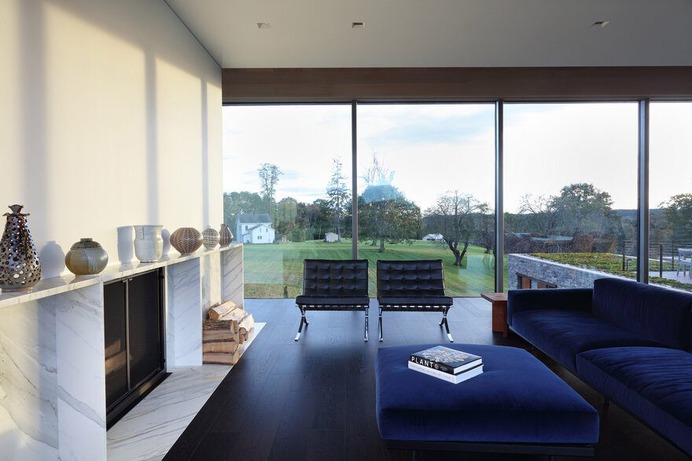 living room / Slade Architecture