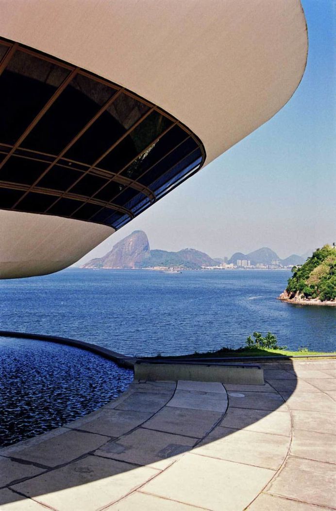 Oscar Niemeyer, Marcela Grassi · Museu d’Arte Contemporanea de Niteroi