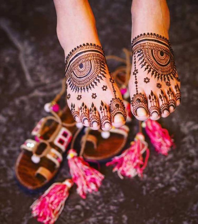 Evergreen Mehndi Designs For Legs - You Can't Take Your Eyes Off