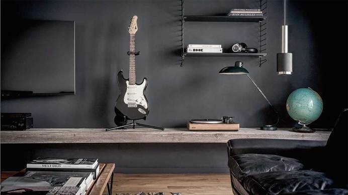 Edgy luxury apartment equipped with statement furniture pieces and signature interior design - HomeWorldDesign (6) #interior #apartments #design #retro #vintage #berlin #luxury