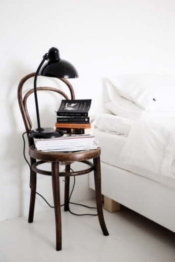 DryRoatedEdamame #bedside #white #books #all #simple #bed