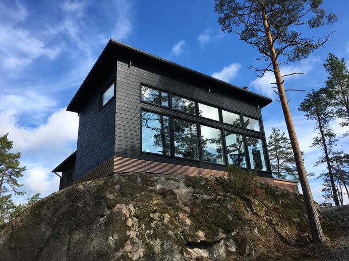 Pluspuu Holiday House in the Turku Archipelago on a Spectacular Cliff Plot