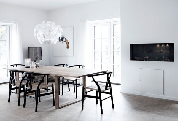 (via SARA) #interior #white #black #clean #floor #minimal #grey