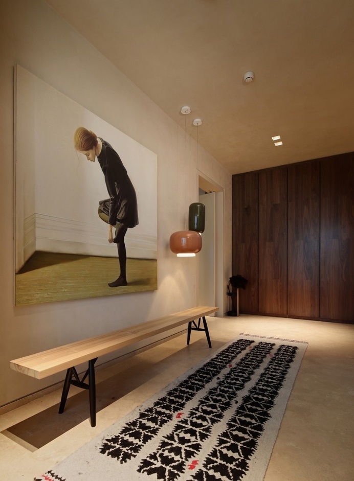 Western Aesthetics Adapted to Chinese Lifestyle / "Show Flat" Origins