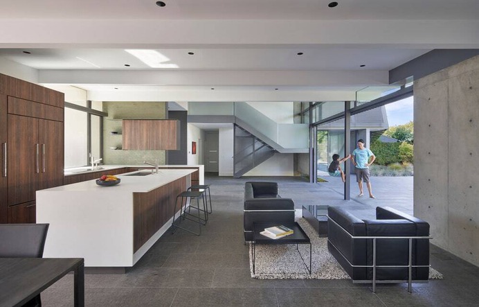 Edgewood House by Terry & Terry Architecture