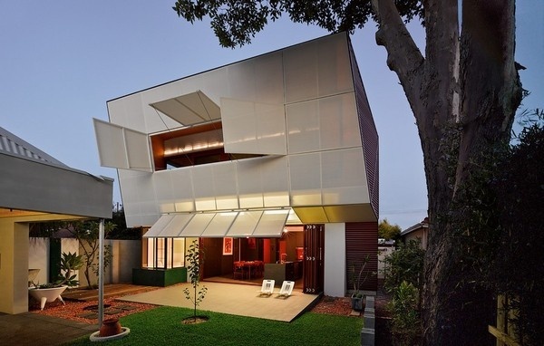 Complex Residence Encouraging Family Interaction: Casa 31_4 Room House #architecture