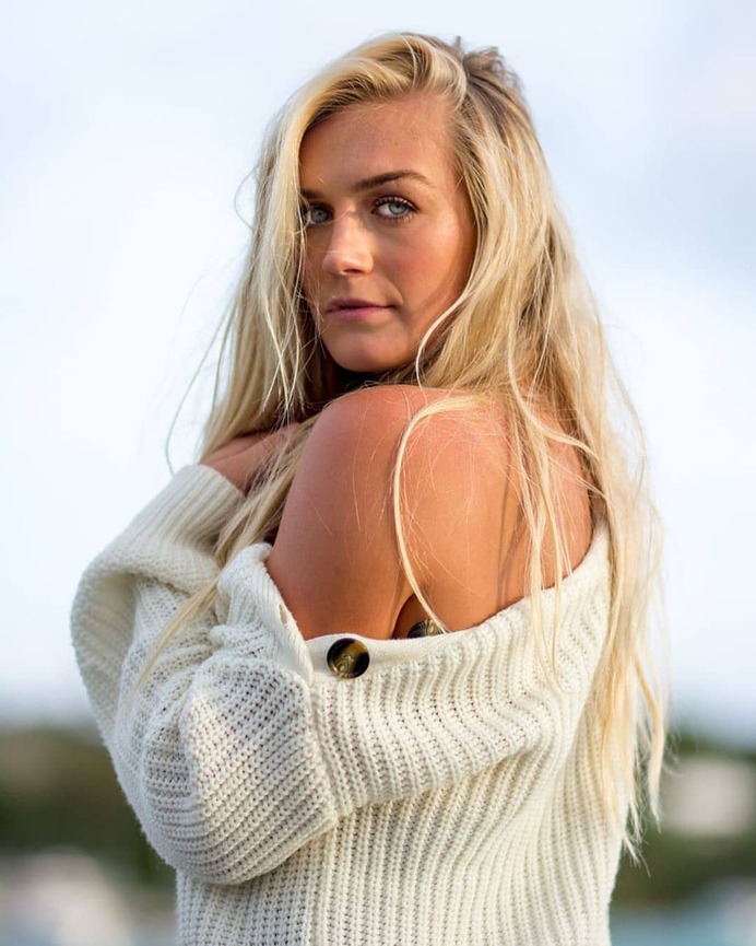 📸Photographer: Amanda Thuell @amandathuell.photography 🎀Model: Megan @megreddd 📌Follow: @portraitistnet 🔖Tag: #portraitistnet (at Bermuda) https://www.instagram.com/p/BySWLZBBxsz/?igshid=wjdn3mm2y46v