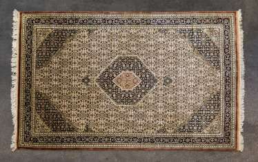 Oriental rug made of silk. QOM/IRAN, 20. Century, approx. 200x136 cm