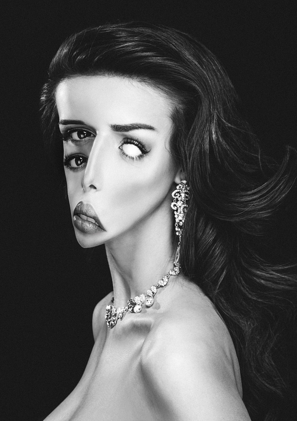 Flora Borsi | PICDIT