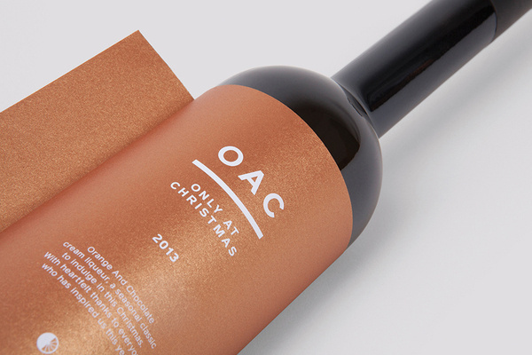 Packaging with metallic copper paper and white ink detail for Christmas gift OAC Only At Christmas designed by Believe In #packaging #wine