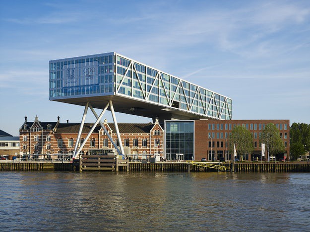 Not Your Average Column: 8 Dynamic Support Systems That Defy Gravity - Architizer Journal