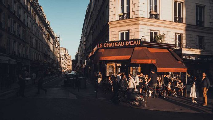 Cinematic Paris: Striking Street Photography by Stijn Hoekstra