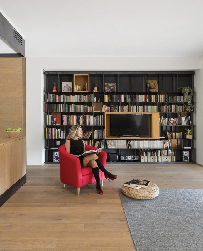 Architect Luca Compri Combined Wood and Iron to Modernize a 1960s Apartment 11