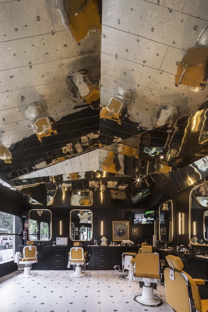 Barberia Royal / ROW Studio