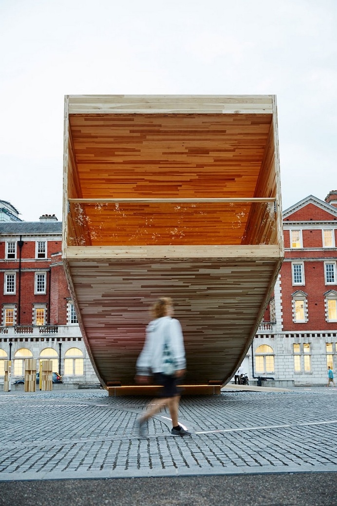 The Smile – The Spectacular, Curved, Tubular Timber Structure in London