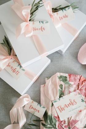 Beautiful pink bridesmaid gift boxes!