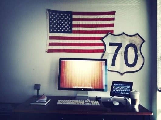 tumblr_ly04f24OcE1ql36exo1_1280.png (1024×768) #interior #flag #ipad #sign #office #space #home #speed #desk #setup #work
