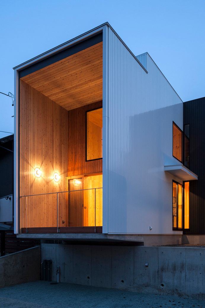 Fly Out House
