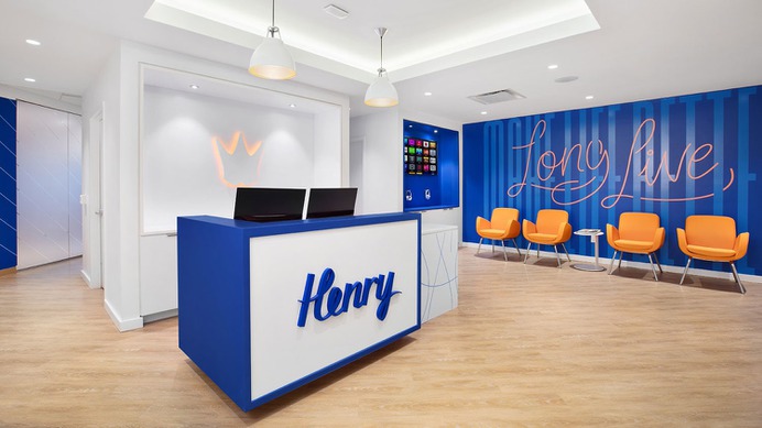 Henry - Mindsparkle Mag Hinterland designed the Croporate Design for Henry. Henry reimagines the dental experience by rolling up to corporate offices with a state-of-the-art mobile practice. #logo #packaging #identity #branding #design #color #photography #graphic #design #gallery #blog #project #mindsparkle #mag #beautiful #portfolio #designer