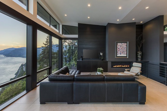Modern Family Retreat in Washington Boasts Magnificent Views