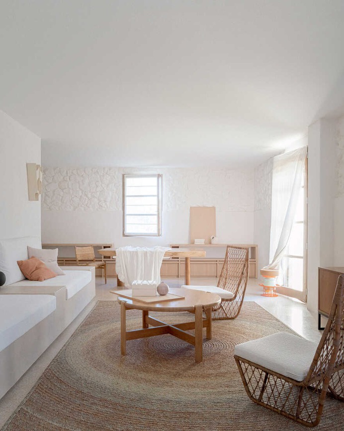 living room / Extra Medium