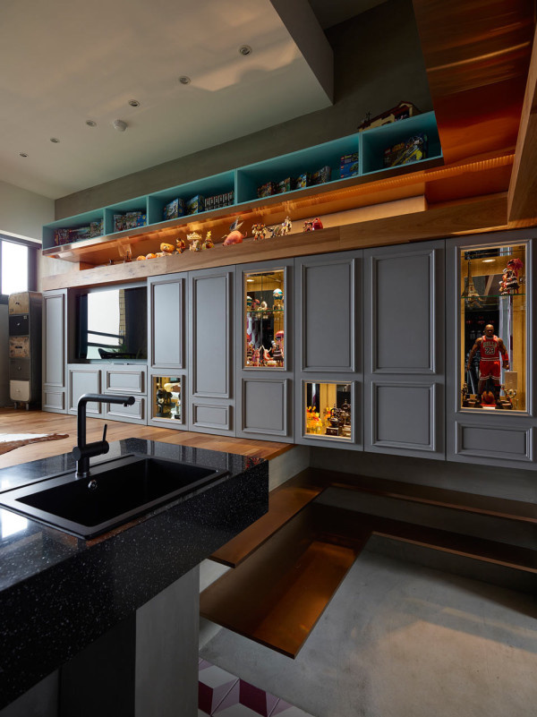 A TAIPEI HOUSE DESIGNED FOR TOY BUILDING AND COLLECTIONS