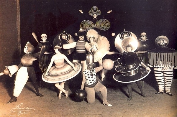 Oskar-Schlemmer-triadic-Ballet-costumes-in-theatrical-magazine-Metropol-Again-Metropol-Theater-Berlin-1926.jpg 1,261×836 pixels #bauhaus #photography