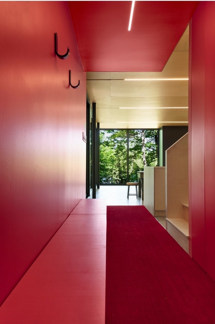 Fahouse House Exploits the Contrast Between Opacity and Light
