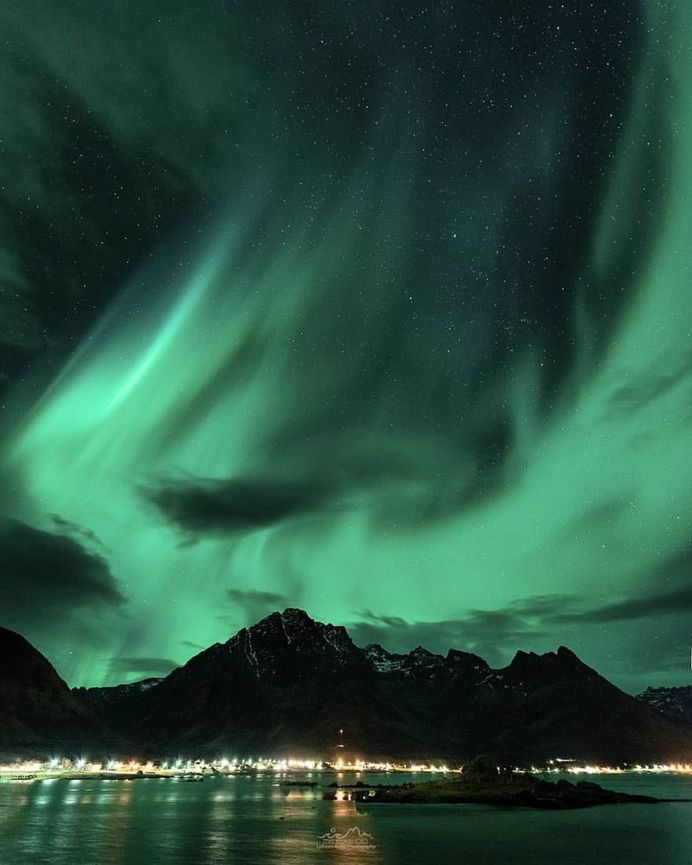 Lofoten Arctic Photography: Aurora Borealis and Northern Winter Wonderland